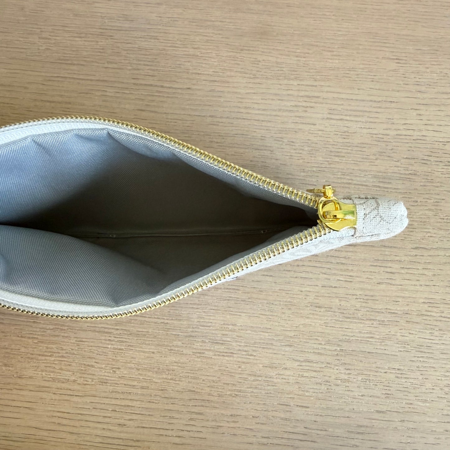 Graphic White Floral Card Pouch