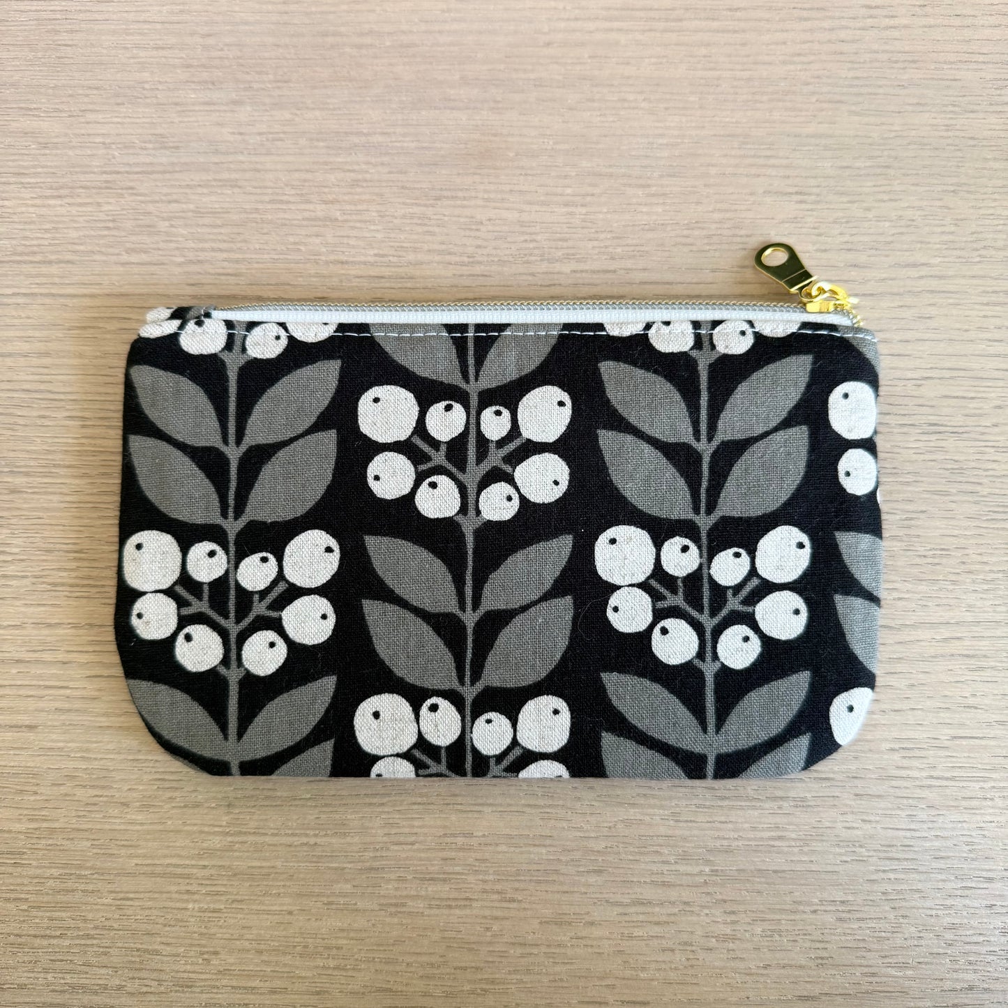 Berries on a Vine Card Pouch