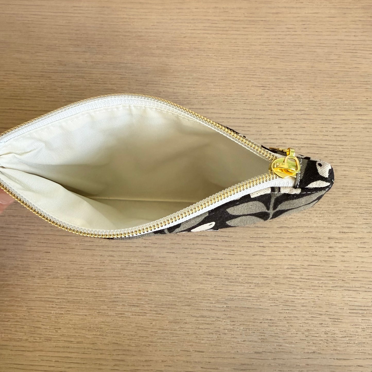 Berries on a Vine Card Pouch