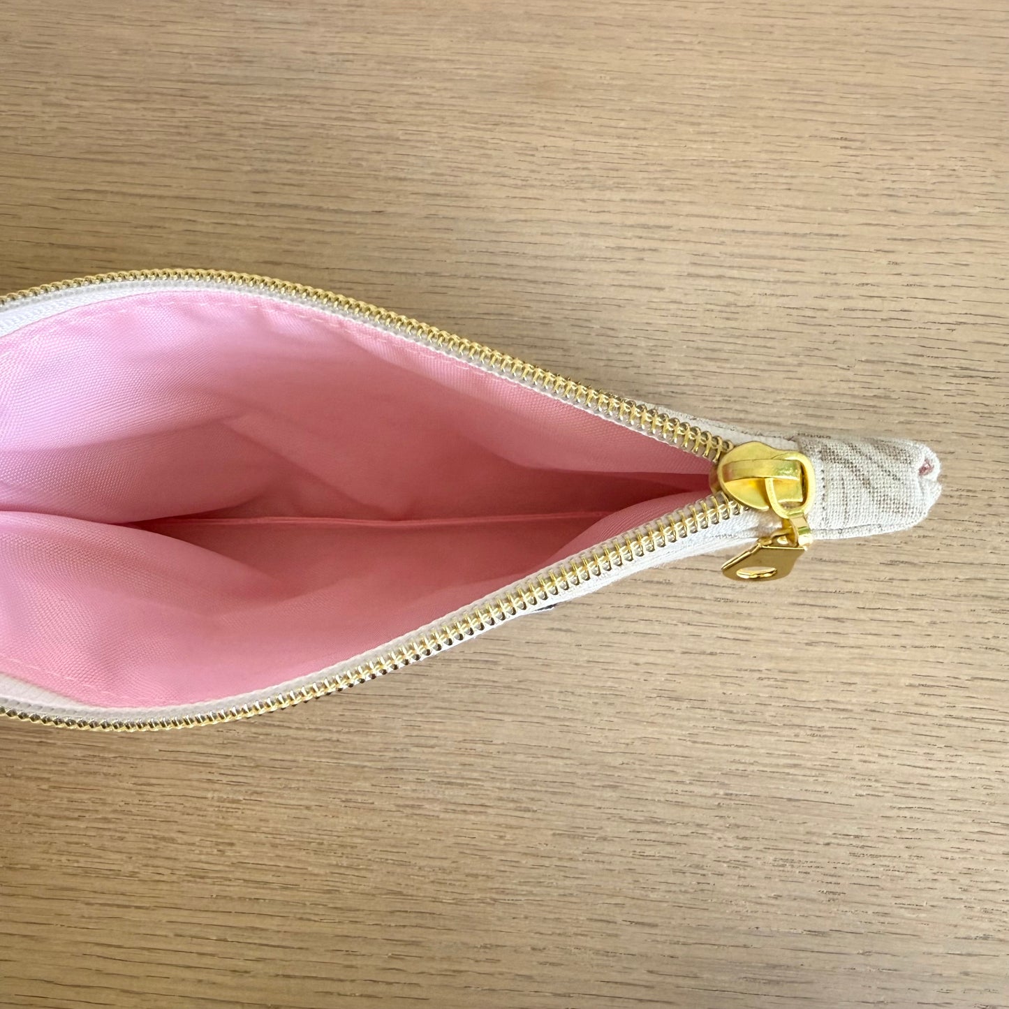 Graphic White Floral Card Pouch